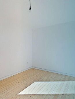 Renovierte 2-Zimmer-Wohnung mit Badewanne und viel Lichteinfall - Bielefeld