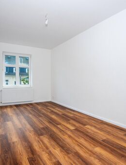 **FRISCH RENOVIERT & MODERN AUSGESTATTET** - TOP-2-Raum-Wohnung sucht einen neuen Mieter - Chemnitz