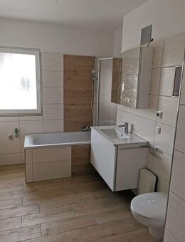 Attraktive 2 Zimmerwohnung zzgl. 33 m² Nutzfläche, Balkon, EBK und Stellplatz - Leipzig