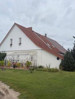 Großzügige Doppelhaushälfte in ruhiger Lage - Neuhausen (Spree)