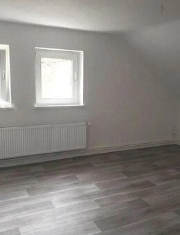 ERSTBEZUG NACH RENOVIERUNG - Schöne Dachgeschosswohnung (2.OG) - Tageslichtbad mit Dusche - Clausthal-Zellerfeld