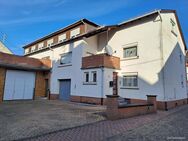 Tolles Zwei- bis Dreifamilienhaus mit Halle und Terrasse zu verkaufen - Weisel