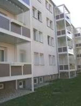Willkommen in bester Lage – geräumige Wohnung mit Balkon - Borna