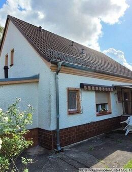 Reserviert! bevorzugte, ruhige Wohnlage von Altglienicke sehr großzügiges, massives Einfamilienhaus - Berlin