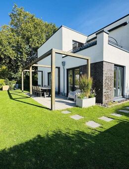 Exklusive EG-Wohnung, 143 m² WFL, 4,5 Z., 320 m² Garten (Sondernutzung), Garage, 2 Stellplätze - Meerbusch