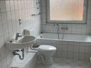 3 Zimmer Wohnung mit Bad und Küche in Salzkotten - Salzkotten