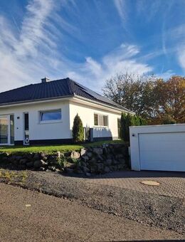 Niedrigenergiehaus "KfW-55-Standard" mit Wärmepumpe, PVA, Fußbodenheizung in Ortsrandlage! - Kundert