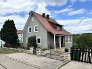 NEUBAUFLAIR - Einfamilienhaus mit zwei Garagen und Garten - Ellingen