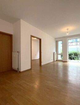 Charmante 2-Zimmer-Wohnung mit Terrasse & kleinem Garten - Sachsenheim