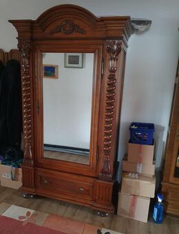 Schrank mit schönem Flair - Knüllwald