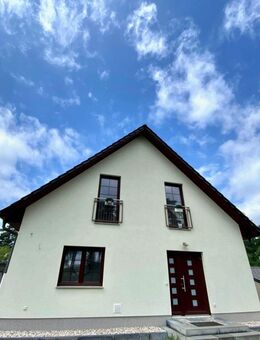 Geräumige, spezielle Doppelhaushälfte mit viel Potenzial auf großem Grundstück in Woltersdorf - Woltersdorf (Brandenburg)