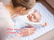 Jahreslosung 2024 Postkarte - Baby auf Wickelunterlage - NEUWARE - Wilhelmshaven Zentrum