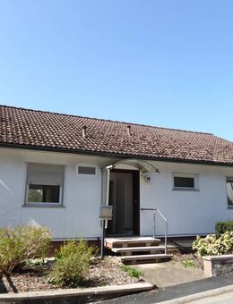 Erdgeschosswohnung in ruhiger Sackgasse mit großem Garten und traumhaftem Burgblick! - Lindenfels