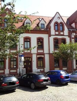 Zentrumsnahe 3-Raum-Wohnung mit Balkon und neuer EBK und opt. Stpl.! - Zwickau