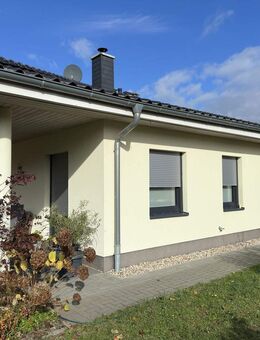 Modernes, neuwertiges Doppelhaus mit Garten und Carport in Neuruppin - Neuruppin