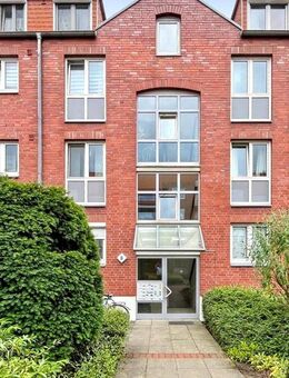 Gepflegte 3-Zimmer Dachgeschosswohnung mit Loggia und zwei Stellplätzen im beliebten Garbsen - Mitte - Garbsen