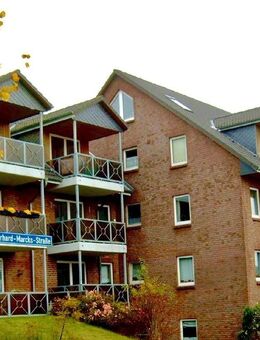 Schöne, helle Dachgeschosswohnung in ruhiger Lage - Neumünster