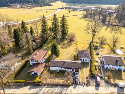 Kleiner Bungalow auf sonnigem Grundstück