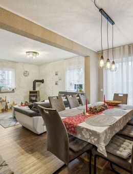 Einfamilienhaus mit Einliegerwohnung, Terrasse, Photovoltaik und E-Ladestation - Kulmbach