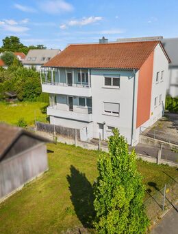Zentral! Charmantes Zweifamilienhaus mit viel Platz und idyllischem Garten - Laupheim