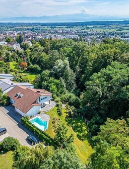 Einmalige Gelegenheit! Großzügiges Anwesen mit Pool auf 1500 m² Grundstück am Waldrand gelegen. - Markdorf