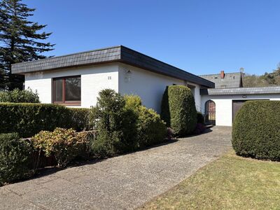 Großzügiger Bungalow mit Vollkeller und großem Grundstück in bevorzugter Lage