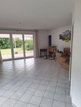 Traumhafte Doppelhaushälfte mit schöner Terrasse, Garten und 2 Stellplätzen in ruhiger Lage - Harsewinkel (Mähdrescherstadt)