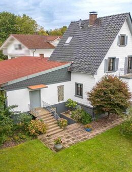 Reichartshausen: Großzügiges Ein-Zweifamilienhaus in Ortsrandnähe - Reichartshausen