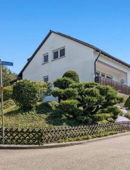 Flexibles Wohnen auf drei Ebenen - mit Garten & zwei Garagen - Karlsruhe