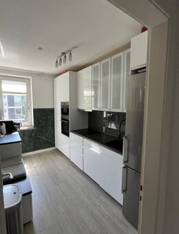 Helle, moderne 4-Raumwohnung mit 2 Bädern im 2. OG, zentral in Essen - Essen