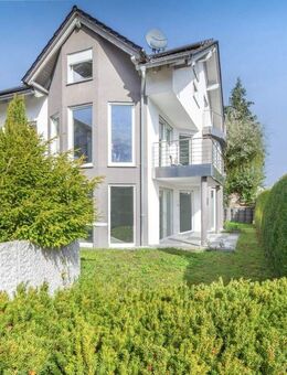 Großzügiges Einfamilienhaus mit Einliegerwohnung in bester Lage von Grafenau-Dätzingen - Grafenau (Baden-Württemberg)