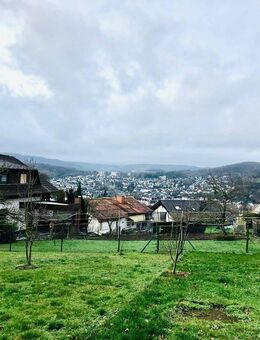 Ruhig gelegenes Haus mit 3 Wohnungen am Waldrand mit Panoramablick - Herborn (Hessen)