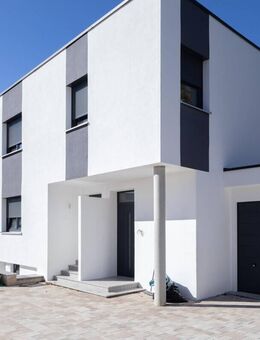 Neues Zweifamilienhaus mit Garten in Großmehring - Großmehring