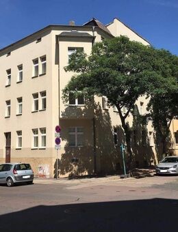 4-Raum-Wohnung im Dachgeschoss mit Tageslichtbad, Wanne und Klimaanlage/Wärmepumpe! - Halle (Saale)