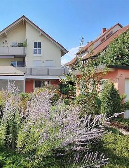 Helle attraktive Dachgeschoss-Wohnung mit Balkon, Garten & PKW Stellplatz in ruhiger Wohnlage ! - Oberhausen-Rheinhausen