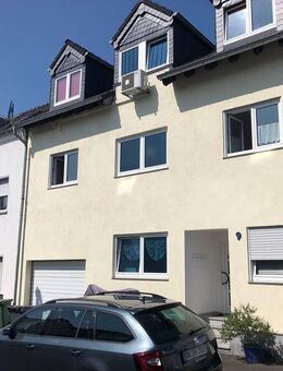 BONN, helle, großzüge 3 Zimmer-Wohnung, 105 m² Wfl., Küche, Diele, Bad-WC, GWC, Dachterrasse, Keller - Bonn