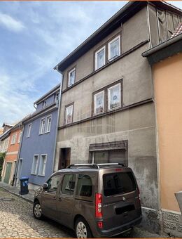 Teilsaniertes Haus mit viel Potenzial nah am Dom zu verkaufen! - Naumburg (Saale)