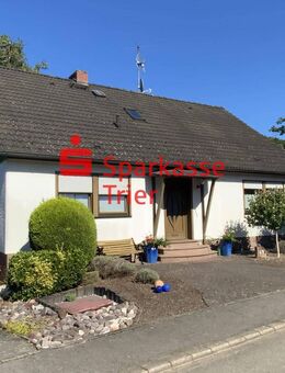 Gepflegtes Einfamilienhaus mit Einliegerwohnung in guter Lage von Wiltingen - Wiltingen