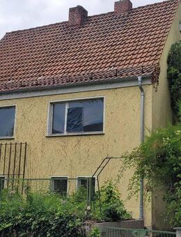 Soliedes Einfamilienhaus mit Garage im unsaniertem Zustand - Jena