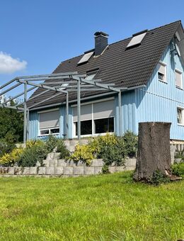 **Einfamilienwohnhaus in Feldrandlage mit herrlichem Fernblick auf großem Grundstück** - Wächtersbach