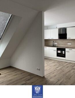 Erstbezug! Modern sanierte 2-Zimmerwohnung unterm Dach sucht perfekten Mieter! - Arnsdorf