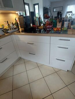 Moderne Küche von Nobilia mit Elektrogeräten - Bernau (Berlin)