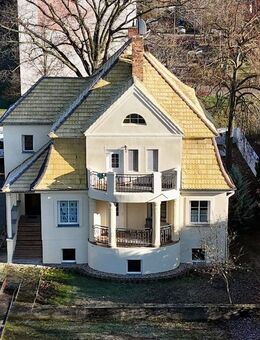 Freistehende Villa mit Terrasse, Balkon und großem Grundstück in zentraler Lage - Dessau-Roßlau