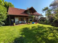 Landhausvilla im voralpenländischen Stil mit schwebenden Raumebenen in Splitlevelarchitektur auf gigantischem Grundstück nahe Ammersee. - Inning (Ammersee)