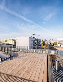 Atemberaubender Panoramablick: Stilvolles Penthouse in Mitte mit zwei Balkonen und großer Dachterrasse - Berlin