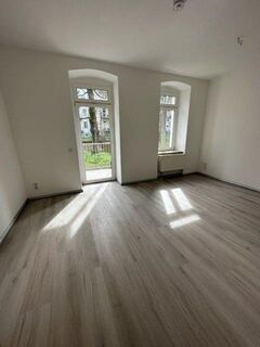 ** Erdgeschosswohnung mit Balkon am Kaßberg ist frei geworden! **