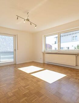 Modernisierte Obergeschoss-Wohnung mit zwei Balkonen und zwei Carports in Stutensee-Friedrichstal - Stutensee