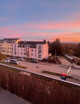 Einziehen & Wohlfühlen – Dachgeschosswohnung mit überragendem Fernblick ins Erzgebirge - Neukirchen (Erzgebirge)