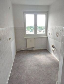 Schöne Stilvolle sonnige 2-R.-Wohnung in Dessau im 4.OG,48,60m2 mit BLK.zu vermieten. - Dessau-Roßlau