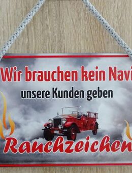 Lustiges Hängeschild Wir brauchen kein Navi unsere Kunden geben Rauchzeichen Feuerwehr - Berlin